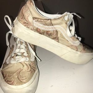 Women’s pattered platform vans
